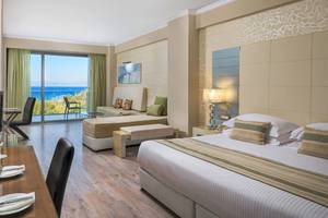 Suite Zimmer mit Meerblick und Balkon im Atrium Platinum Luxury Resort Hotel & Spa
