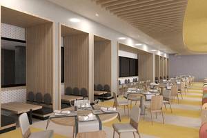 Innenansicht des Restaurants im Lago Hotel mit holzfarbenen Tischen und Stühlen, gelben Boden und deckenverkleidung.