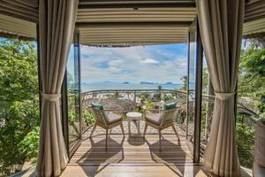 Terrasse mit Meerblick aus der Treehouse Villa Koh Yao