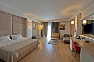 Sandy Beach Resort in Golem
