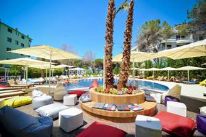 Sandy Beach Resort in Golem