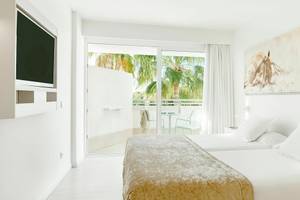 Doppelzimmer im Hotel Iberostar Cristina mit Balkon und Meerblick