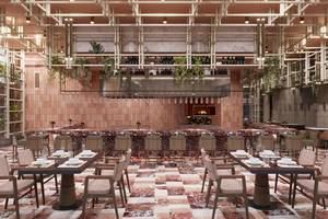 Innenraum des Gloria Serenity Resort Restaurants mit Marmortischen, Stühlen und einer offenen Küche.