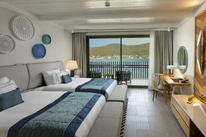 Doppelzimmer mit Meerblick im Titanic Luxury Collection Bodrum Hotel.