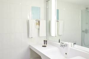 Novotel London West