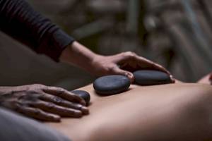 Massage mit Steinen im Hotel Casa Cook El Gouna