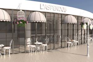 Vorgarten des Laspenddos Restaurants mit weißen Tischen und Stühlen und hängenden Blumenkäfigen.