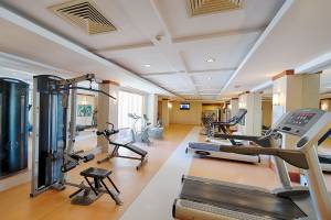 Fitnesscenter im Sentido Kamelya Fulya Hotel mit verschiedenen Trainingsgeräten.