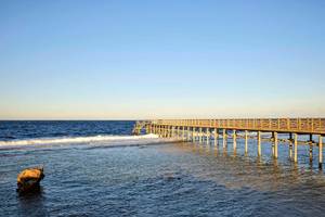 Strand mit Pier im Steigenberger Resort Alaya