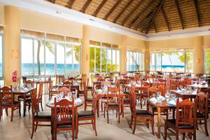Restaurant im Viva Dominicus Beach Hotel mit Blick auf das Meer