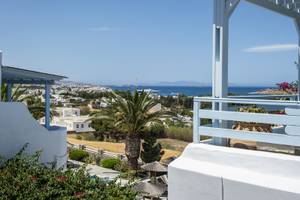 Aussicht von der Hotel-Terrasse auf das Meer und die Stadt, Pyrgaki Hotel