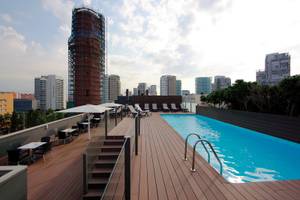 Hotel Attica 21 Barcelona Mar mit Dachterrasse und Swimmingpool.
