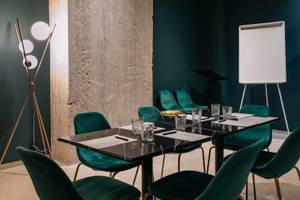 Skylark, Aluma Hotel & Resort in Athen
