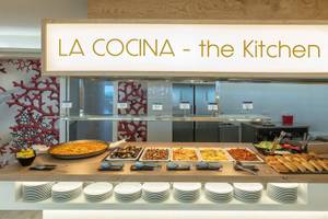 Buffettisch von La Cocina - The Kitchen im RH Bayren & Spa Hotel.