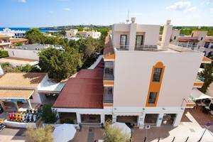 Hotel Rosales Formentera aus der Vogelperspektive mit Meerblick