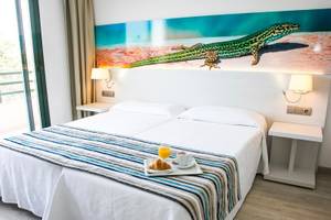 Doppelzimmer mit Frühstück, Bett und Terrasse im Rosales Formentera Hotel