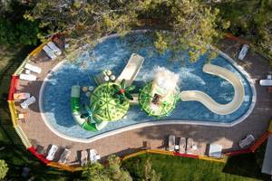 Luftaufnahme der Wasserrutsche im Megasaray Resort Side