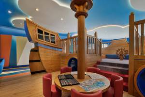 Kinderzimmer im Hilton Dubai Palm Jumeirah, gestaltet wie ein Piratenschiff.