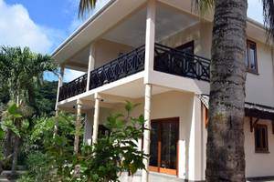 Les Lauriers Eco Hotel & Restaurant