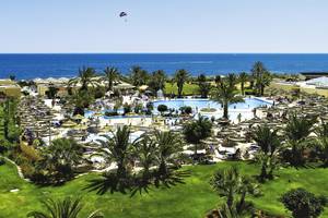 Luftaufnahme des Sentido Bellevue Park Hotels mit Pools, Palmen und Strand